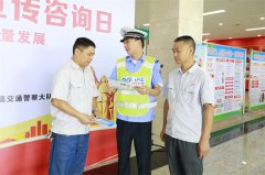 ”应急物资展现区和技术实操现场热闹